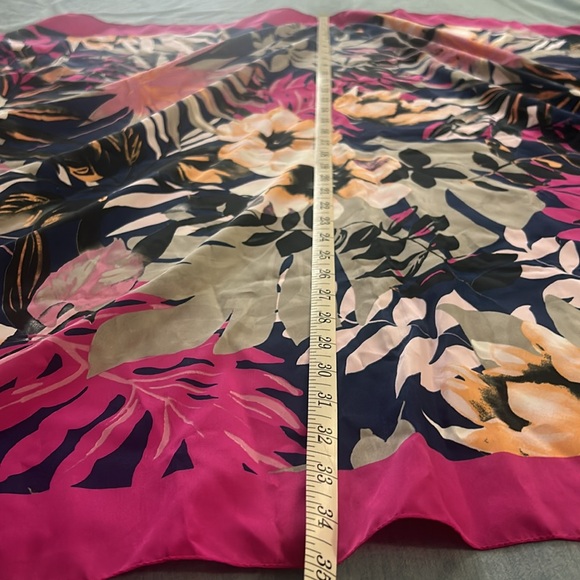 Square scarf blue and pink NWT Italian brand Oviesse 34”x34” - Picture 6 of 6